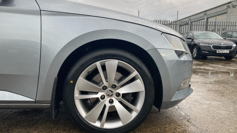 Skoda Superb 1.5 TSI SE L Executive 5dr DSG Petrol Hatchback